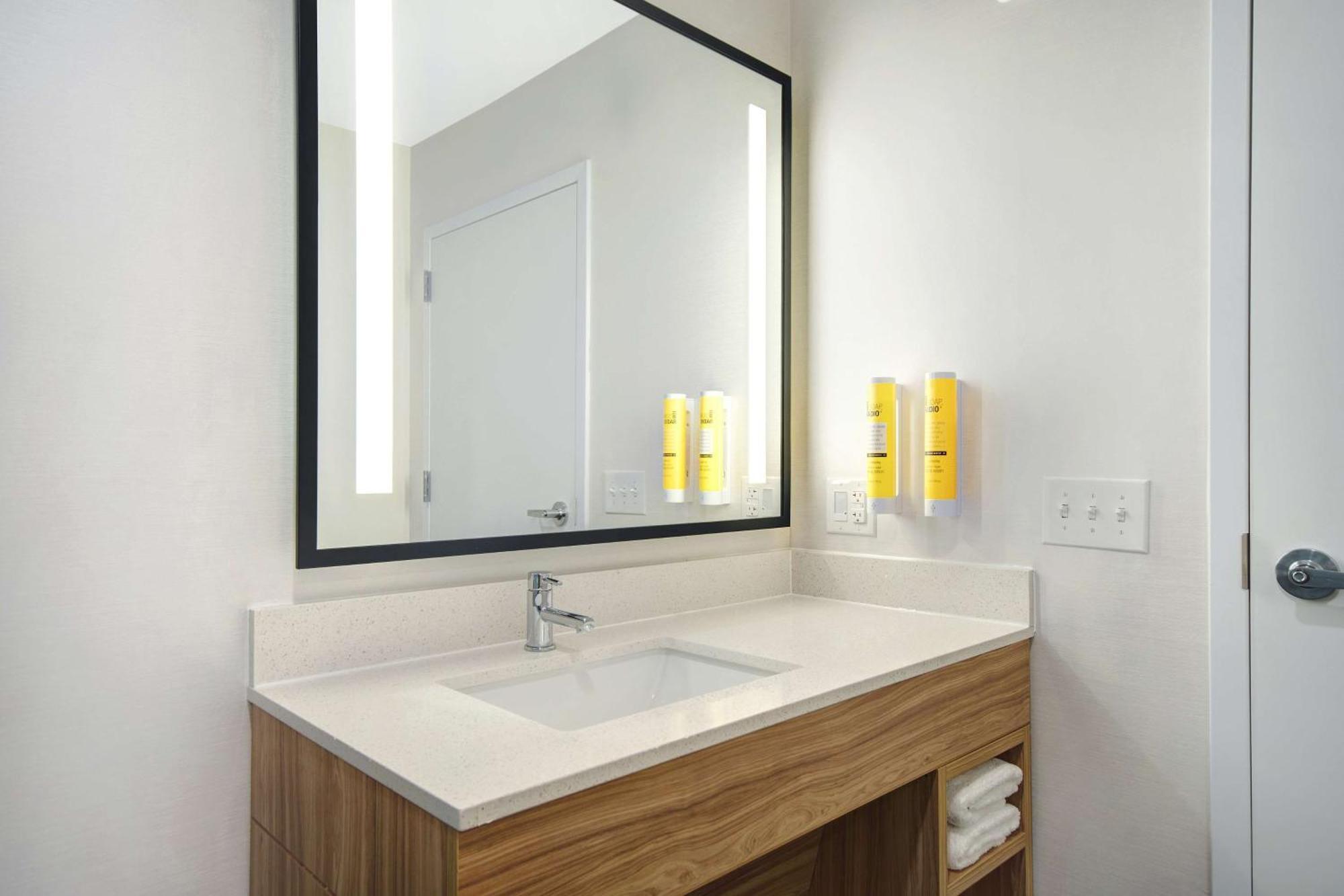 Hotel Tru By Hilton Raleigh North